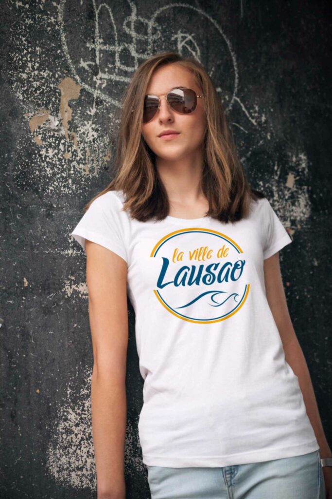 femme portant t shirt de la Ville de Lausao